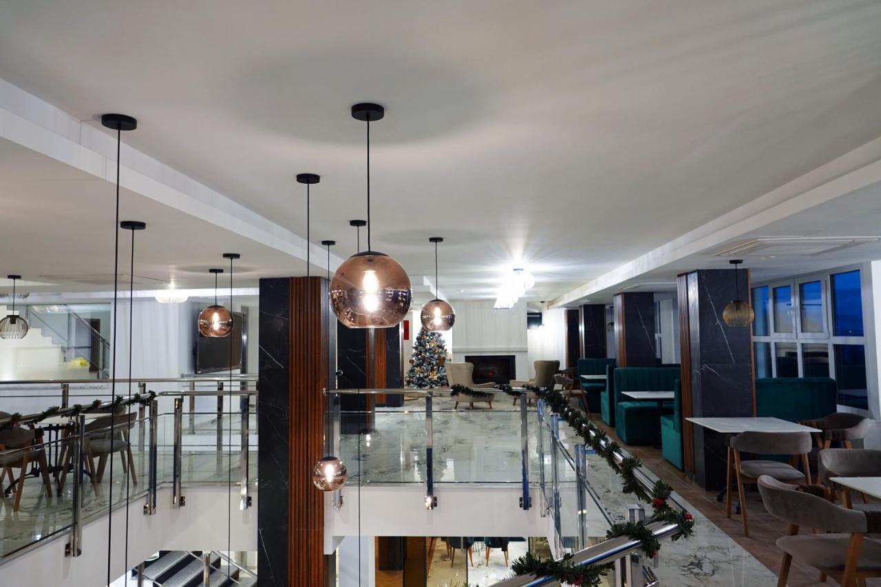 Hotel Dishli &