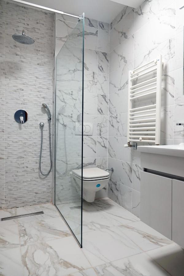 Hotel Dishli &