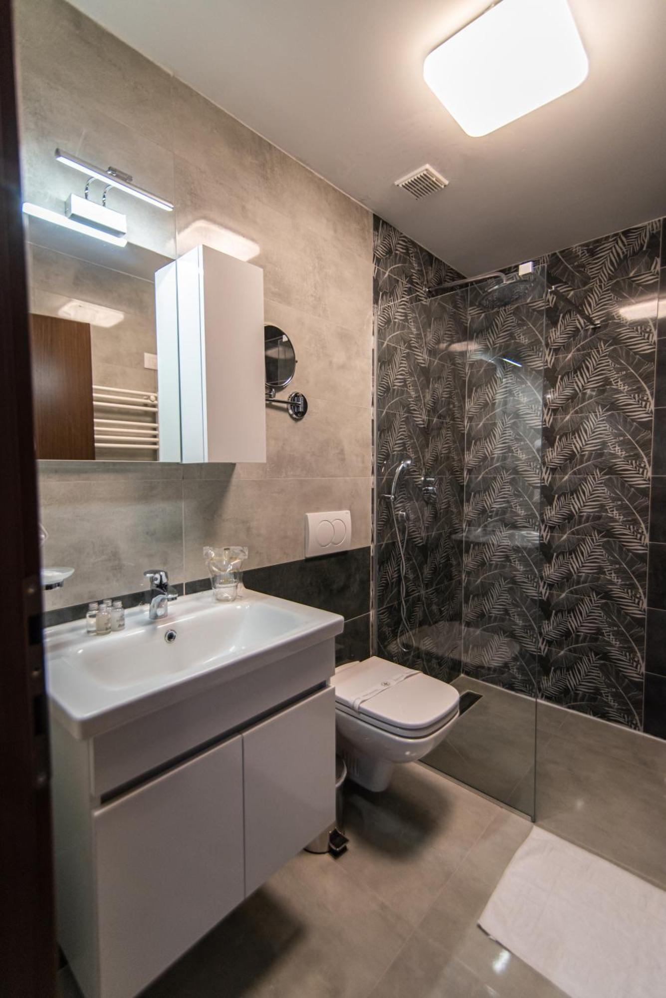 Dishli & Hotel Struga